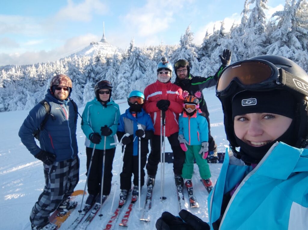 Harnach s rodinou na lyžích